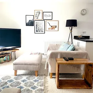 Apartment Crowd Luxury