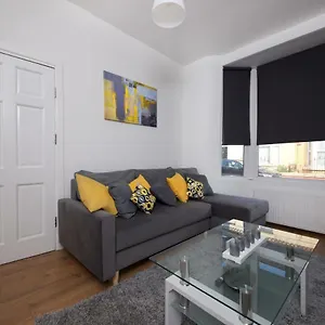 Stylish And Comfortable Away From Holiday home