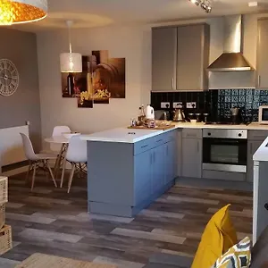 Apartment New Contemporary Flat Minutes From Airport & Nec